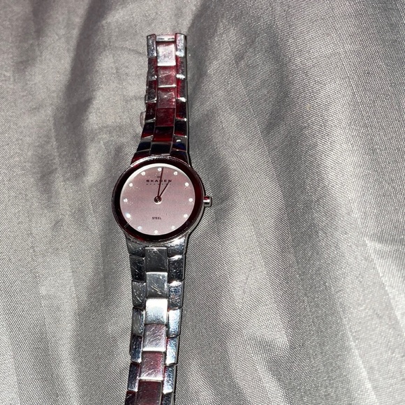 Needs battery - Picture 1 of 2